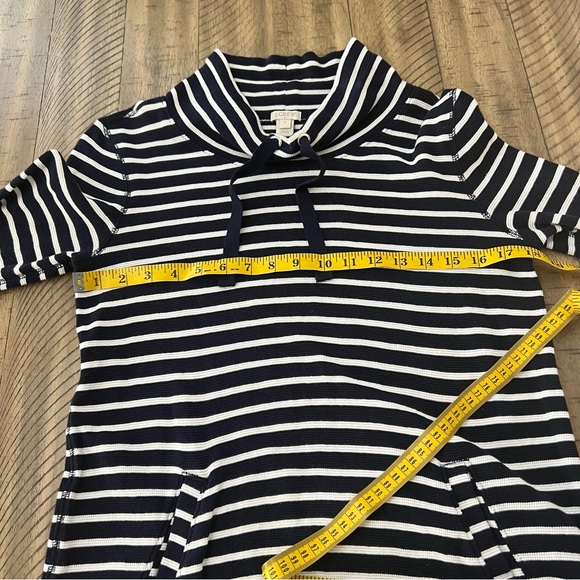 J CREW Striped waffle funnelneck sweatshirt in navy and white stripe size small - Picture 5 of 7